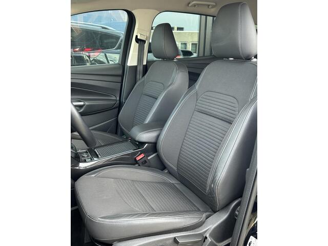 Ford KUGA 1.5 EcoBoost Titanium 150PK | ZEER NETTE STAAT | Achteruitrijcamera | SONY Audio | Elektrische Achterklep | Parkeersensoren | Navigatie | Stoelverwarming | Stuurverwarming | Voorruitverwarming | Climate Control | Cruise Control | 2 Sleutels | APK tot 30-08-2027 |