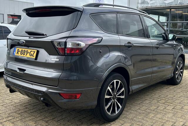 Ford KUGA 1.5 EcoBoost ST Line 150PK | Onderhoudshistorie | Nieuwe APK | Afneembare Trekhaak | Achteruitrijcamera | SONY Audio | Stoelverwarming | Stuurverwarming | Voorruitverwarming | Elektrische Achterklep | Climate Control | Cruise Control | 2 Sleutels |