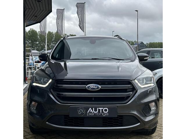 Ford KUGA 1.5 EcoBoost ST Line 150PK | Onderhoudshistorie | Nieuwe APK | Afneembare Trekhaak | Achteruitrijcamera | SONY Audio | Stoelverwarming | Stuurverwarming | Voorruitverwarming | Elektrische Achterklep | Climate Control | Cruise Control | 2 Sleutels |