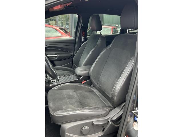 Ford KUGA 1.5 EcoBoost ST Line 150PK | Onderhoudshistorie | Nieuwe APK | Afneembare Trekhaak | Achteruitrijcamera | SONY Audio | Stoelverwarming | Stuurverwarming | Voorruitverwarming | Elektrische Achterklep | Climate Control | Cruise Control | 2 Sleutels |