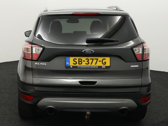 Ford KUGA 1.5 EcoBoost ST Line Apple Carplay/Android Auto, Cruise control, Parkeersensor voor en achter, Hill hold Een ruime en luxe SUV met een sportieve uitstraling. Hij is rijk uitgerust met mooie opties en biedt dankzij het ruime interieur veel comfort voor zowel korte als lange ritten. De ST Line uit