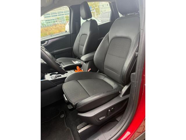 Ford KUGA 2.5 PHEV Titanium 225pk | Wegklapbare Trekhaak | Winter Pack | Adaptieve Cruise Control | Half leder/stof | Achteruitrijcamera