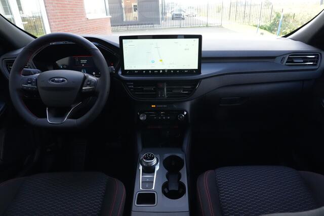 Ford KUGA 2.5 PHEV ST-Line | 243PK | Winterpakket | ACC | Camera | 2100KG | Kortom: een zeer complete, krachtige en moderne Kuga ST-Line met slechts 15 km, 243 pk, plug-in hybride techniek en maar liefst 2.100 kg trekgewicht. Een bijzonder interessante combinatie van