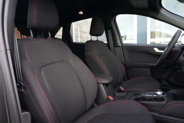 Ford KUGA 2.5 PHEV ST-Line | 243PK | Winterpakket | ACC | Camera | 2100KG | Kortom: een zeer complete, krachtige en moderne Kuga ST-Line met slechts 15 km, 243 pk, plug-in hybride techniek en maar liefst 2.100 kg trekgewicht. Een bijzonder interessante combinatie van