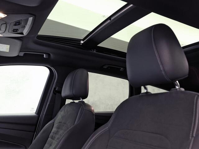 Ford KUGA 1.5 EcoBoost ST Line (PANORAMADAK, APPLE CARPLAY, GROOT NAVI, STUUR/STOELVERWARMING, CAMERA, SPORTSTOELEN, GETINT GLAS, TREKHAAK, CRUISE, NIEUWE APK, NIEUWSTAAT)