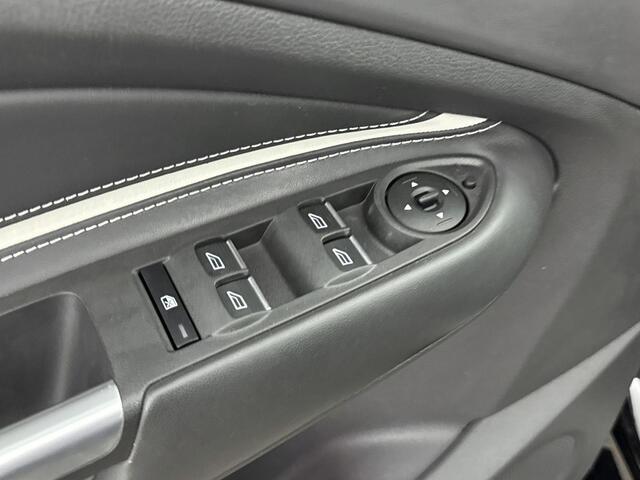 Ford KUGA 1.5 EcoBoost Vignale | Pack Winter | Memory Stoelen | Elektrisch Verstelbare Voorstoelen | Luxe Leder | Achteruitrijcamera | Elektrische Achterklep | Schuif-/ Kantel Panoramadak | Keyless | Parkeersensoren Voor en Achter | Sony Audio |