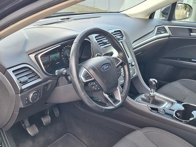 Ford MONDEO Wagon 1.5 Titanium Navigatie / Climate Control / Trekhaak/