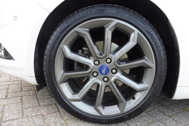 Ford MONDEO 1.5 160pk Titanium X Vol leder Xenon Navi Winter-Pack Trekhaak Nieuwstaat