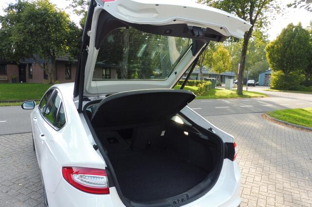 Ford MONDEO 1.5 160pk Titanium X Vol leder Xenon Navi Winter-Pack Trekhaak Nieuwstaat