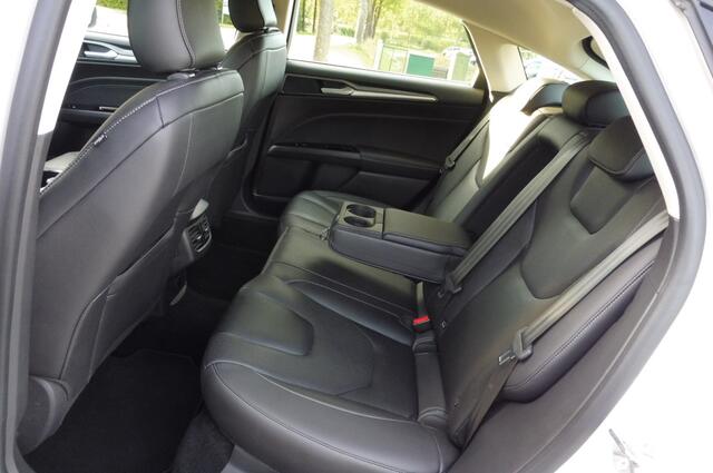 Ford MONDEO 1.5 160pk Titanium X Vol leder Xenon Navi Winter-Pack Trekhaak Nieuwstaat