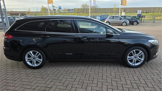 Ford MONDEO Wagon 1.5 Titanium * Automaat * Navigatie * Voorstoelen verwarmd * Keyless entry* Climaat Controle * Cruise control * BOVAG Garantie