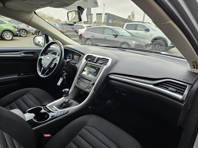 Ford MONDEO Wagon 1.5 Trend 160 pk | Cruise control | Navigatie | PDC v + a | Stuurwielbediening | Nette en goed onderhouden auto!