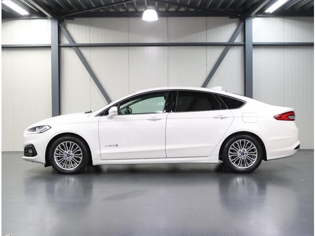 Ford MONDEO 188PK Hybride Titanium | 1ste eigenaar | LEER | Camera | Dodehoekdetectie | Electrische stoelen | Navigatie | AUTOMAAT | Stoel/stuur/verwarmd/verkoeld | Adaptive Cruise Control | Isofix | Privacy Glass |