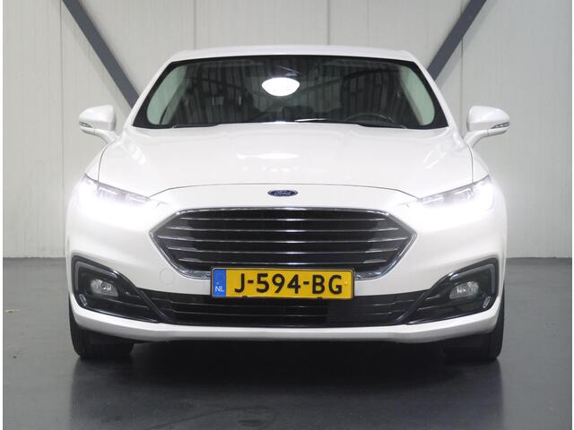 Ford MONDEO 188PK Hybride Titanium | 1ste eigenaar | LEER | Camera | Dodehoekdetectie | Electrische stoelen | Navigatie | AUTOMAAT | Stoel/stuur/verwarmd/verkoeld | Adaptive Cruise Control | Isofix | Privacy Glass |