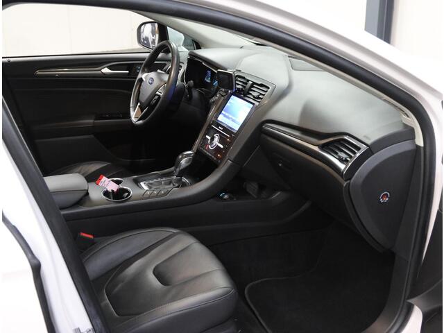 Ford MONDEO 188PK Hybride Titanium | 1ste eigenaar | LEER | Camera | Dodehoekdetectie | Electrische stoelen | Navigatie | AUTOMAAT | Stoel/stuur/verwarmd/verkoeld | Adaptive Cruise Control | Isofix | Privacy Glass |