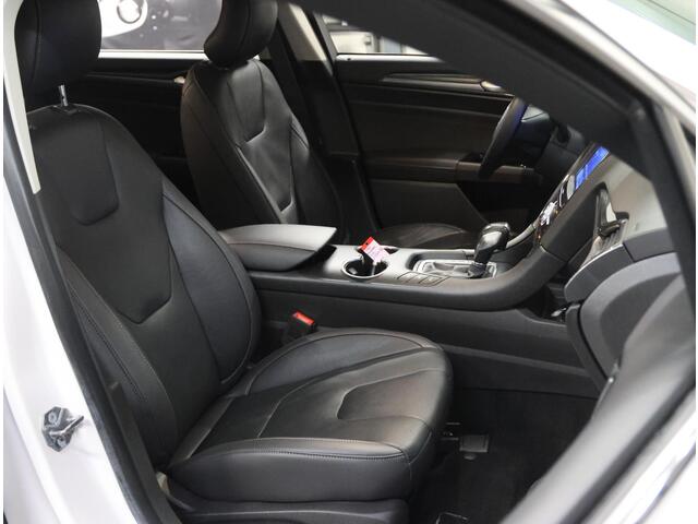 Ford MONDEO 188PK Hybride Titanium | 1ste eigenaar | LEER | Camera | Dodehoekdetectie | Electrische stoelen | Navigatie | AUTOMAAT | Stoel/stuur/verwarmd/verkoeld | Adaptive Cruise Control | Isofix | Privacy Glass |