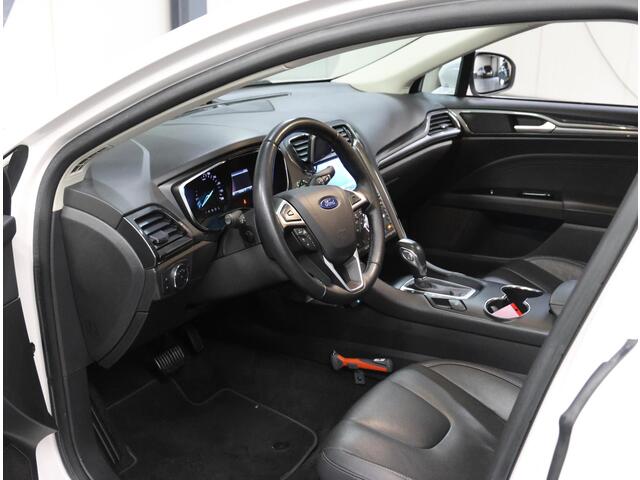 Ford MONDEO 188PK Hybride Titanium | 1ste eigenaar | LEER | Camera | Dodehoekdetectie | Electrische stoelen | Navigatie | AUTOMAAT | Stoel/stuur/verwarmd/verkoeld | Adaptive Cruise Control | Isofix | Privacy Glass |