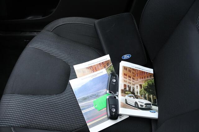 Ford MONDEO Wagon 2.0 IVCT HEV Titanium 1e Eigenaar | Volledig Onderh | BTW | PANO | Sfeer | Camera | Trekhaak | Stoelverwarming | Elek Klep | Ad Cruise | Keyless | Full Led | Navi | PDC | DAB Radio