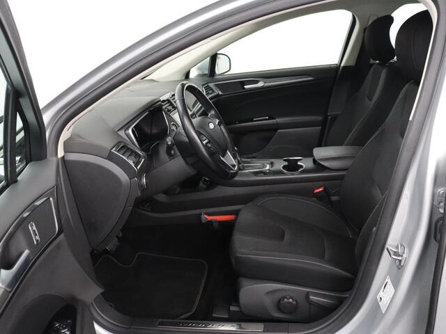 Ford MONDEO 2.0 IVCT HEV Titanium | Stoelverwarming | Carplay | Keyless | Navigatie | Climate control | Parkeerhulp | Cruise control | Bluetooth | DAB | Verwarmde voorruit