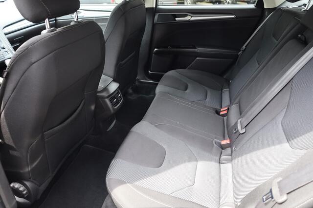 Ford MONDEO 2.0 IVCT HEV Titanium RUITVERWARMING ALL-SEASONS NAVI DAB 18"LMV SFEERVERLICHTING 2xPDC NAP ENZ.