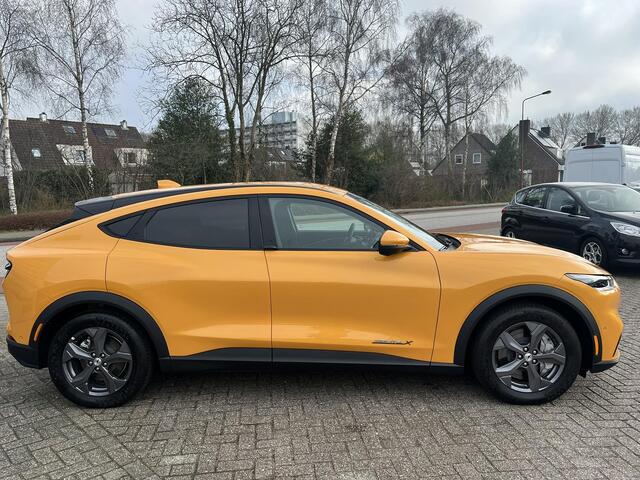 Ford MUSTANG Mach-E 98kWh Extended RWD Nieuw SCI 291pk | Ford Voorraad | Technology Pack | Cyber Orange | DAB + | Bang & Olufsen | Adaptieve cruise control | Lane assist