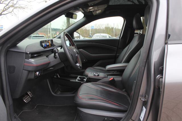 Ford MUSTANG Mach-E Extended First Edition AWD 98 kWh / Panoramadak / Camera / Leder / 19'' / B&O / Keyless / DAB / Dodehoek / ACC / Navigatie / Sfeerverlichting / Stoelverwarming