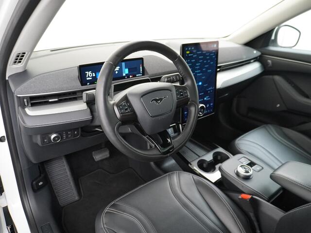 Ford MUSTANG Mach-E Extended RWD 98kWh 301pk Leer Trekhaak Pano-Dak Adaptive Cruise Lane Centring/change Assist Stop&Go Apple Carplay Android Auto 360°Camera Active-Park-Assist PDC-a+v Sync4A Lmv B&O®-HiFi-10speakers Qi-laden LED Pre-Collision-Assist Elektr.verst.Stoe