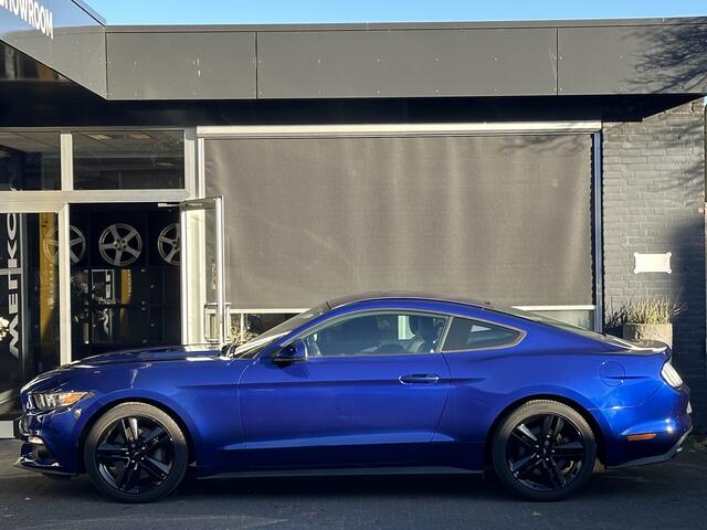 Ford MUSTANG Fastback 2.3 EcoBoost PERFORMANCE PACK / CLIMA / CRUISE / MAXHAUST SOUND