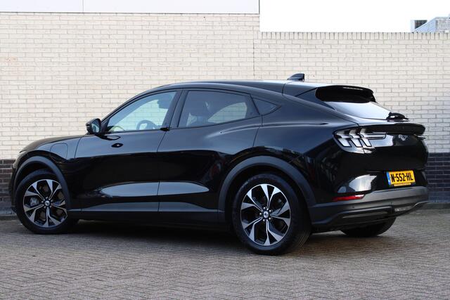 Ford MUSTANG Mach-E RWD 75 kWh | Adaptieve cruise | B&O | Leder | Trekhaak | Actieweken 1 t/m 15 november!