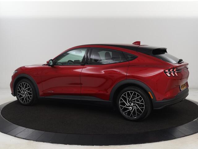 Ford MUSTANG Mach-E RWD 75 kWh | Leder | Stoelverwarming | 360 Camera | B&O Sound | Adaptive cruise | Carplay | Keyless | Navigatie | Stuurverwarming | Full LED | 20'' lichtmetalen velgen