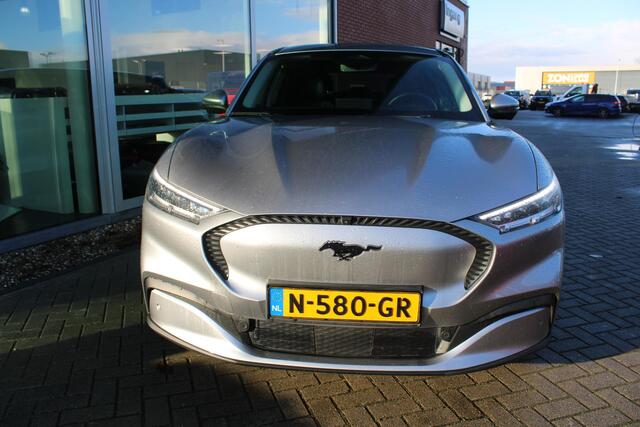 Ford MUSTANG Mach-E RWD 75 kWh | Trekhaak | Lederen bekleding | Voorruitverwarming | Stoelverwarming | Adaptieve cruise Control | Camera | Electrische achterklep