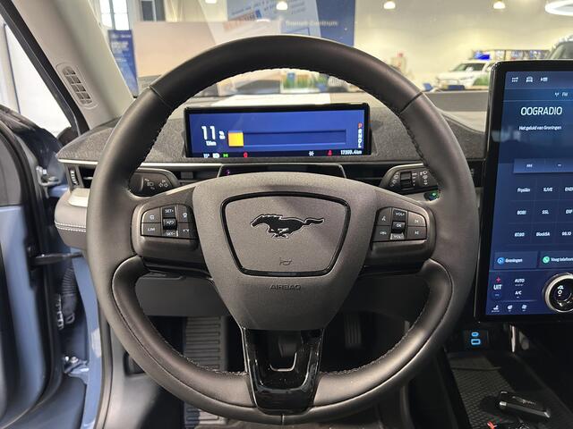 Ford MUSTANG Mach-E 75kWh RWD 270 pk | Adapt. cruise | Pano | B&O | El. verst. stoel met geh. | 4 camera's | El. a. klep | Garantie tm 2028