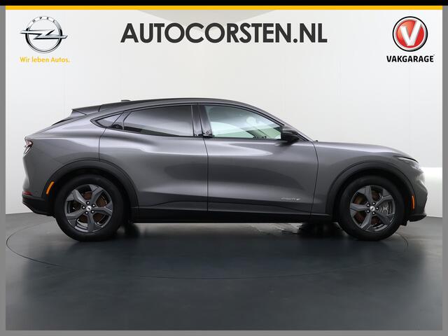 Ford MUSTANG Mach-E RWD 75kWh Leer (semi-)Autopilot PanoDak Trekhaak 360°Topview-Camera Adaptive-Cruise-Control Apple Carplay B&O®-Hifi 18" Elektr.A-Klep Connected-Services Ecc Stoel/Stuur-Verwarmd Park-Assist-PDC SOH 93% DAB Lane-Assist Keyless-go Autonomous Emergenc