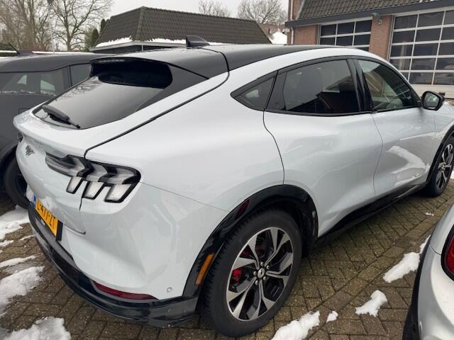 Ford MUSTANG Mach-E AWD 75 kWh / SOH 93,4% / Panoramadak / Camera / Leder / 19'' / B&O / Keyless / DAB / Dodehoek / ACC / Navigatie / Sfeerverlichting / Stoelverwarming