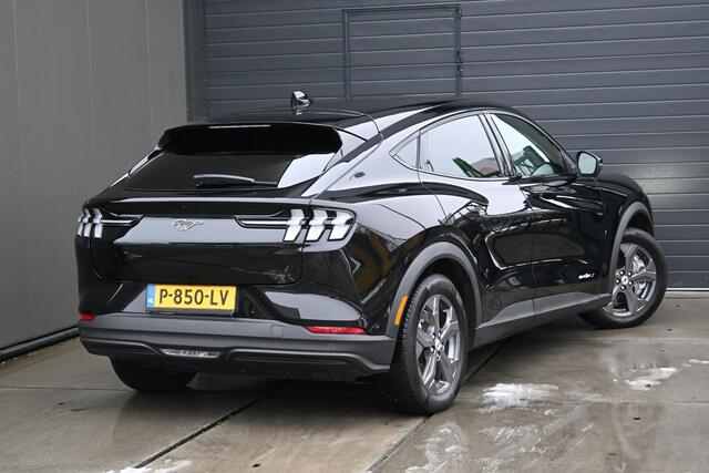 Ford MUSTANG Mach-E Extended RWD 98 kWh | CAMERA | STUUR/STOELVERWARMING | LEDER | B&O | NAVI | CRUISE CONTROL | CLIMATE CONTROL| ALL-SEASONBANDEN | PDC | LMV