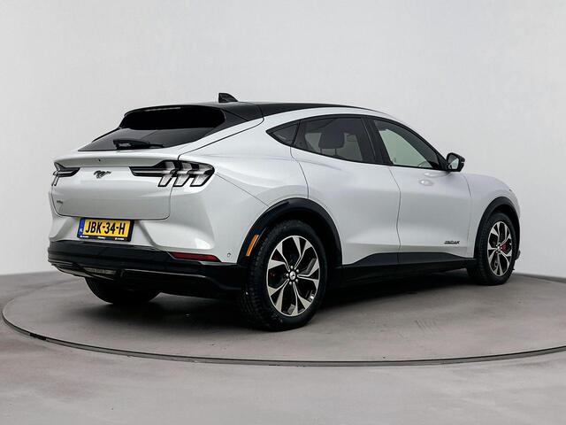 Ford MUSTANG Mach-E Extended AWD 98 kWh | SOH 97.8% | Panorama dak | Leder interieur | Elektrische achterklep | Stoelverwarming | Stuurwiel verwarmt | Achteruitrij Camera | Adaptive Cruise |