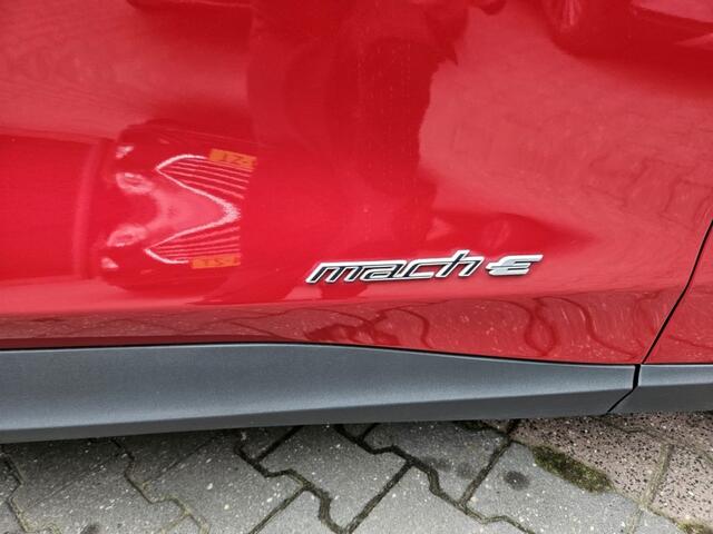 Ford MUSTANG EXTENDED RWD 98 KWH 286PK Pano - Leer