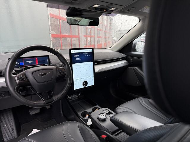 Ford MUSTANG Mach-E BWJ 2021 Extended 286 PK RWD 98 kWh TREKHAAK | PANO | LEDER | ELEKTR. STOELEN | FULL LED | ADAPTIVE CRUISE | STOEL + STUURVERW. | DAB | CAMERA | ELEKTR. ACHTERKLEP | CARPLAY + ANDROID | NAVI | CLIMA | LMV | PDC