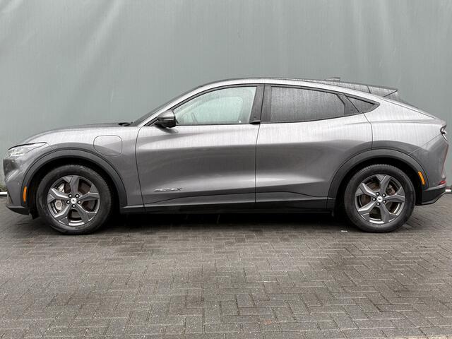 Ford MUSTANG Mach-E BWJ 2021 Extended 286 PK RWD 98 kWh TREKHAAK | PANO | LEDER | ELEKTR. STOELEN | FULL LED | ADAPTIVE CRUISE | STOEL + STUURVERW. | DAB | CAMERA | ELEKTR. ACHTERKLEP | CARPLAY + ANDROID | NAVI | CLIMA | LMV | PDC