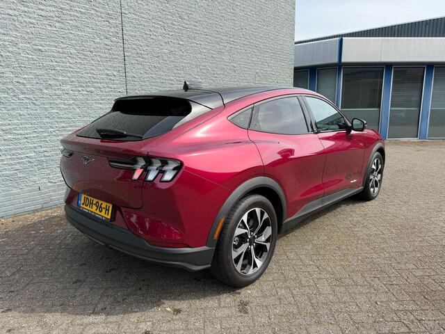 Ford MUSTANG Mach-E Standard RWD 73 kWh 269pk | Panoramadak | Technology Pack | Molten Magenta | Nieuw Model| Warmtepomp | Demo Voordeel