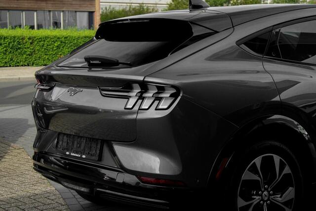 Ford MUSTANG Mach-E Extended Premium AWD 98 kWh 351pk | Panoramadak | 1.500kg Trekgewicht