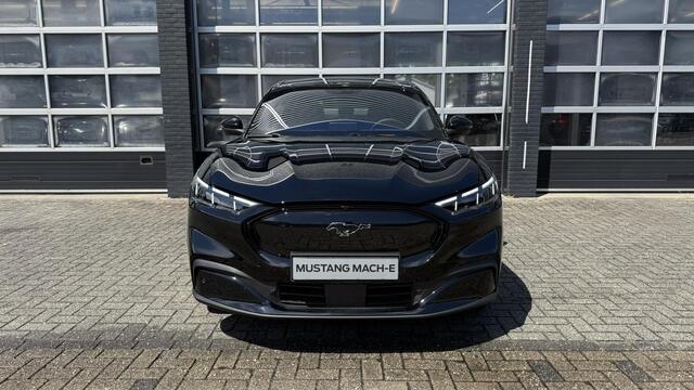 Ford MUSTANG Mach-E Extended Premium RWD 88 kWh | Panoramadak (vast) | Parkeercamera | Stoelverwarming | Dodehoeksensor | Navigatie | Adaptive Cruise Control | Carplay & Android Auto