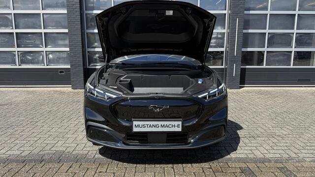 Ford MUSTANG Mach-E Extended Premium RWD 88 kWh | Panoramadak (vast) | Parkeercamera | Stoelverwarming | Dodehoeksensor | Navigatie | Adaptive Cruise Control | Carplay & Android Auto
