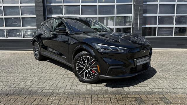 Ford MUSTANG Mach-E Extended Premium RWD 88 kWh | Panoramadak (vast) | Parkeercamera | Stoelverwarming | Dodehoeksensor | Navigatie | Adaptive Cruise Control | Carplay & Android Auto