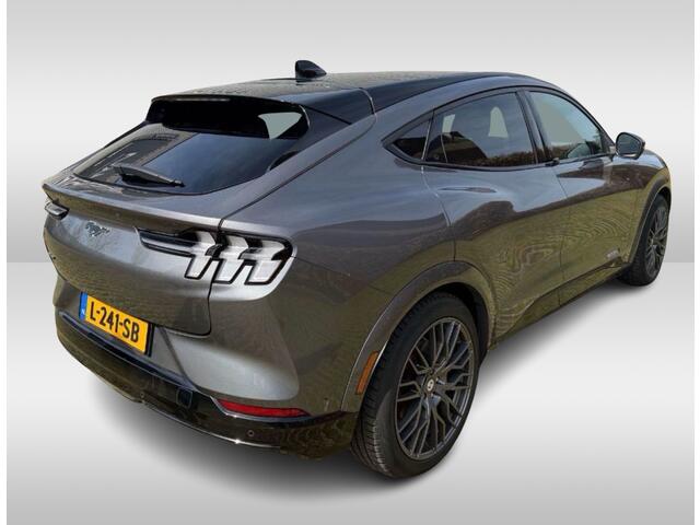 Ford MUSTANG Mach-E Extended First Edition AWD 98 kWh / Panoramadak / Camera / Leder / 19'' / B&O / Keyless / DAB / Dodehoek / ACC / Navigatie / Sfeerverlichting / Stoelverwarming