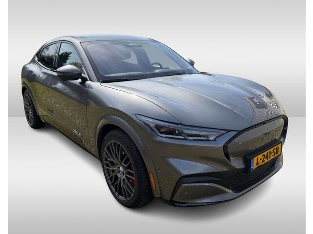 Ford MUSTANG Mach-E Extended First Edition AWD 98 kWh / Panoramadak / Camera / Leder / 19'' / B&O / Keyless / DAB / Dodehoek / ACC / Navigatie / Sfeerverlichting / Stoelverwarming