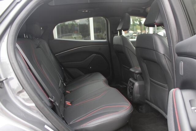 Ford MUSTANG Mach-E Extended First Edition AWD 98 kWh / Panoramadak / Camera / Leder / 19'' / B&O / Keyless / DAB / Dodehoek / ACC / Navigatie / Sfeerverlichting / Stoelverwarming