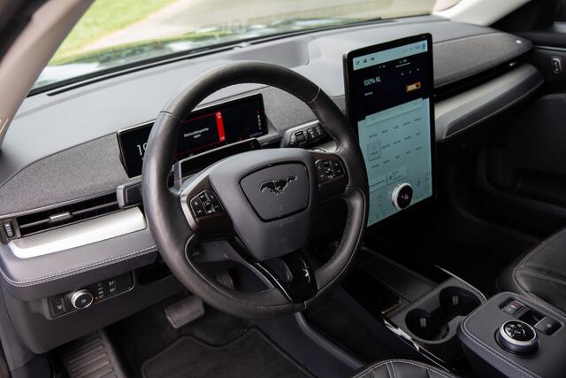 Ford MUSTANG Mach-E Extended RWD 98 kWh , SOH 94,5%, Adap. cruise, Panoramadak, B&O,