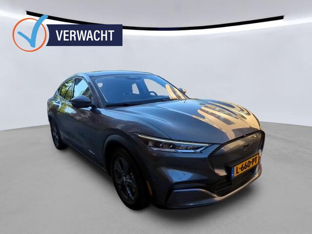 Ford MUSTANG Mach-E RWD 75 kWh | Geen import | Trekhaak | Panoramadak
