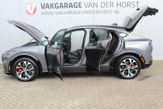 Ford MUSTANG Mach-E Premium AWD 75kWh/269pk vierwielaandrijving ! Fabrieksgarantie t/m 29-06-2029 ! Panoramadak, Winter pakket, B&O soundsystem, Camera, 19" LMV, Adaptieve Cruise Control, Metallic lak, Side assist, LED verlichting etc.
